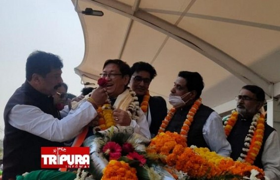 Home Return : Sudip Roy Barman, Asish Saha received a grand welcome at MBB Airport by Congress Supporters